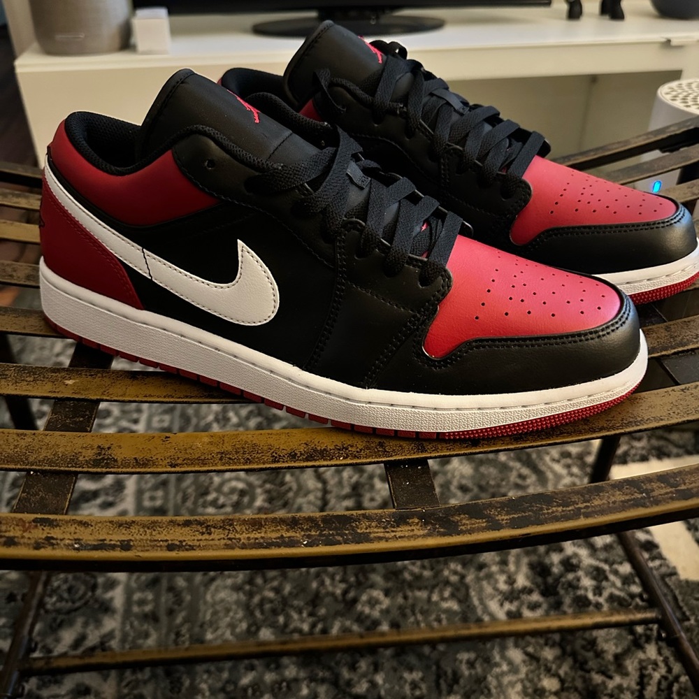 Jordan 1 Low. Bred Toe.
